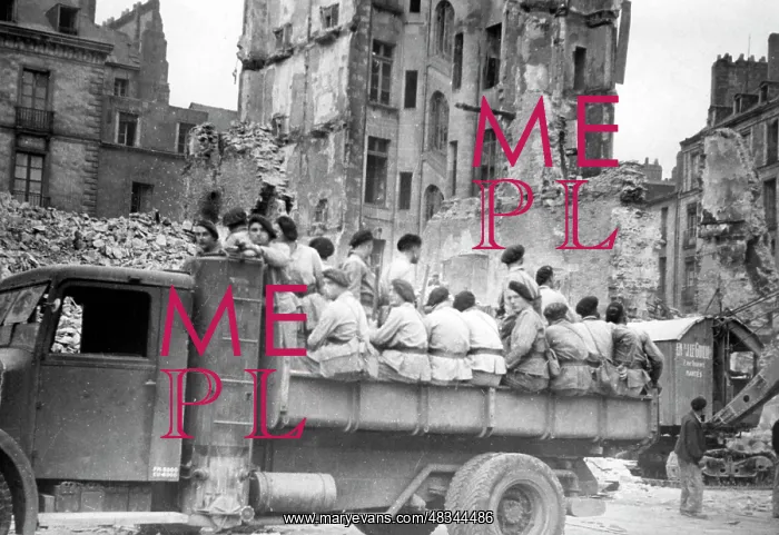 : The destroyed Nantes, 1943 : The destroyed Nantes, 1943