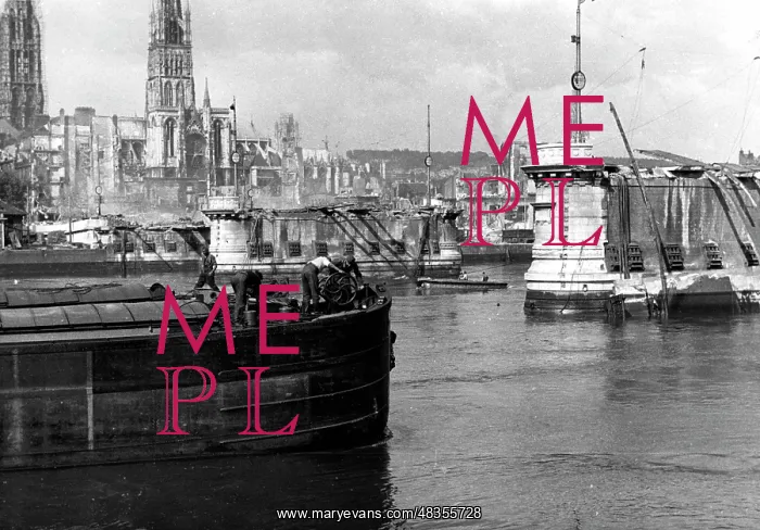 : Destroyed Seine bridge in Rouen, 1940 : Destroyed Seine bridge in Rouen, 1940