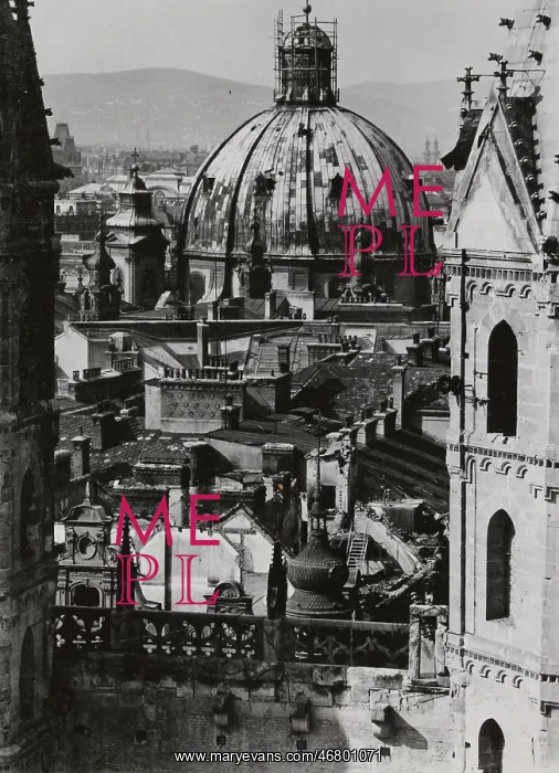 : Destroyed St. Stephen's Cathedral in Vienna : Destroyed St. Stephen's Cathedral in Vienna