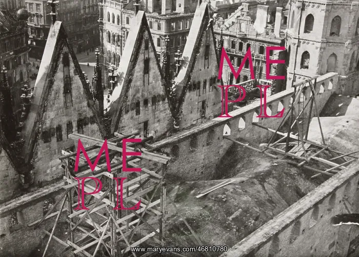 : Destroyed St. Stephen's Cathedral in Vienna : Destroyed St. Stephen's Cathedral in Vienna