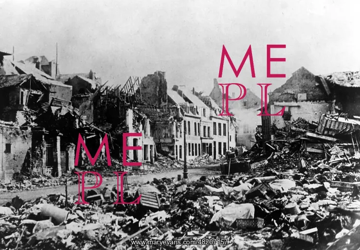 : Destroyed street in Peronne, 1917 : Destroyed street in Peronne, 1917