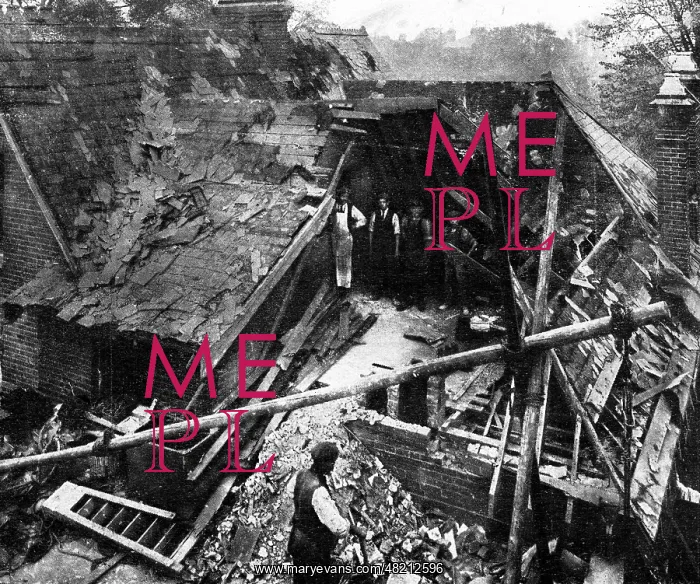 : Destruction after an air raid on London, 1915 : Destruction after an air raid on London, 1915