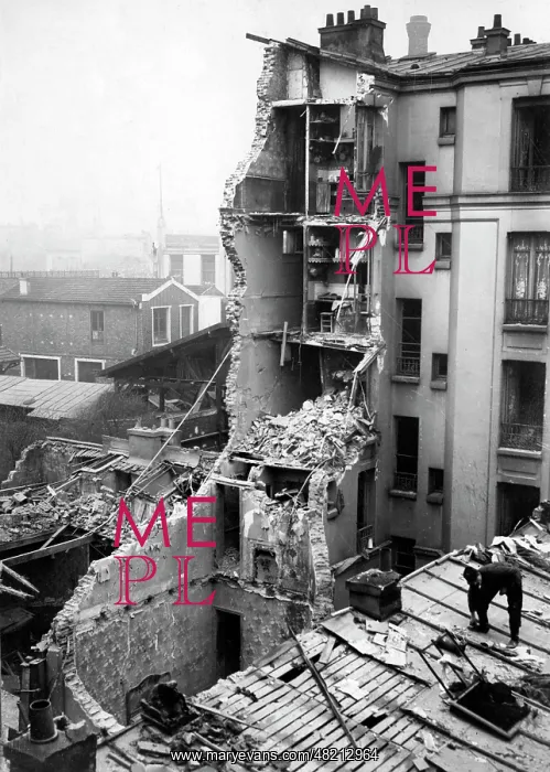 : Destruction from a zeppelin air raid, 1916 : Destruction from a zeppelin air raid, 1916