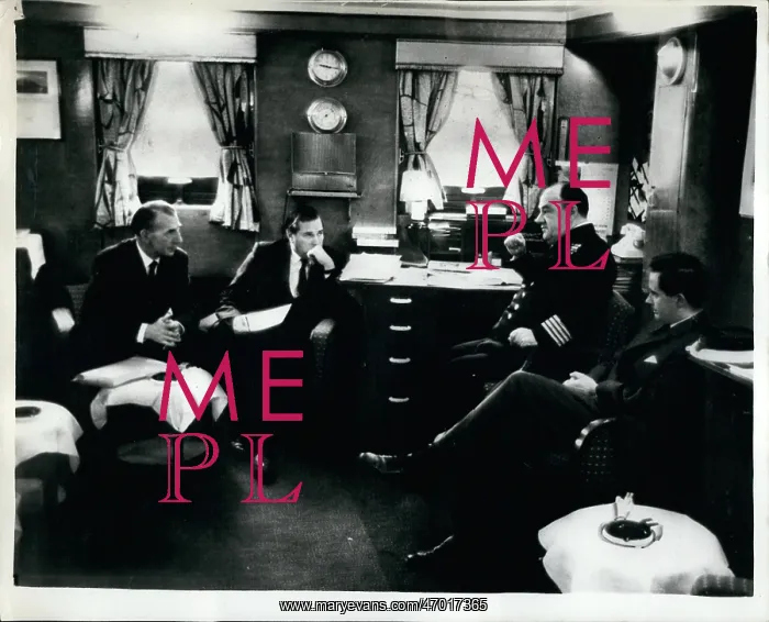 : Detectives on board Queen Mary, Southampton : Detectives on board Queen Mary, Southampton
