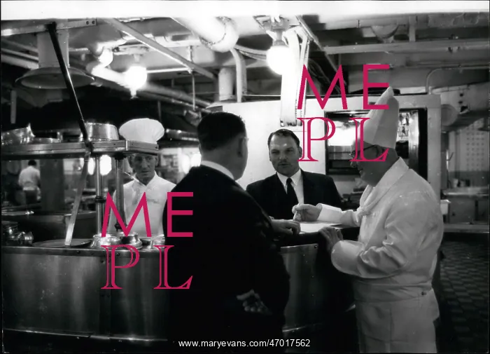 : Detectives on board Queen Mary, Southampton : Detectives on board Queen Mary, Southampton