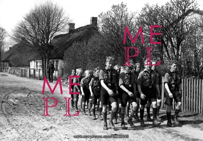 : Deutsches Jungvolk on the march, 1937 : Deutsches Jungvolk on the march, 1937