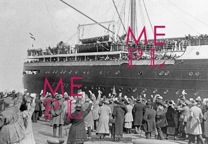 : The Deutschland in Cuxhaven, 1928 : The Deutschland in Cuxhaven, 1928