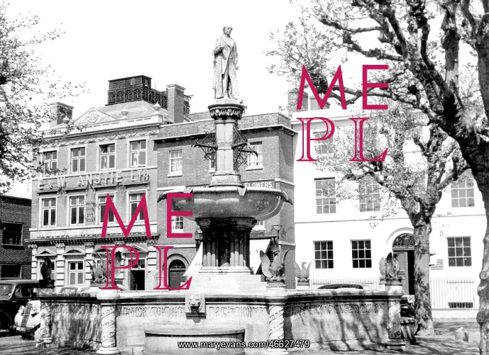  : Devizes, the Fountain, Market Place c1955
