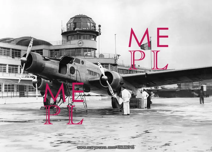 : Dewoitine D.338 in Paris, 1939 : Dewoitine D.338 in Paris, 1939