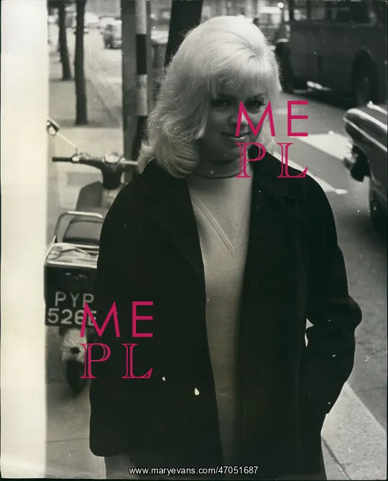 : Diana Dors, actress, in London : Diana Dors, actress, in London