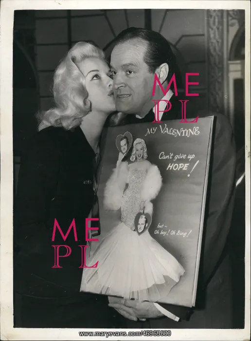 : Diana Dors and Bob Hope at Pinewood Studios : Diana Dors and Bob Hope at Pinewood Studios