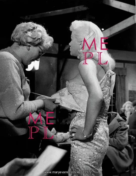 : Diana Dors and wardrobe mistress, Shepperton Studios : Diana Dors and wardrobe mistress, Shepperton Studios