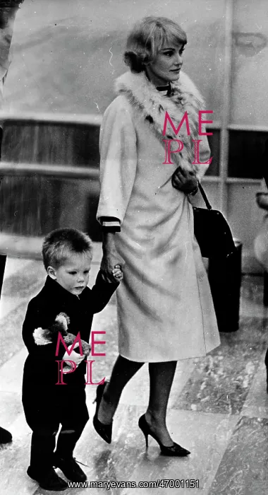 : Diane Cilento, actress, with son Jason Connery : Diane Cilento, actress, with son Jason Connery