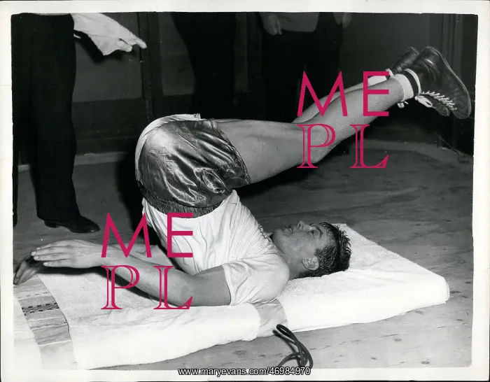 : Dick Richardson, boxer, exercising, Blackheath, SE London : Dick Richardson, boxer, exercising, Blackheath, SE London