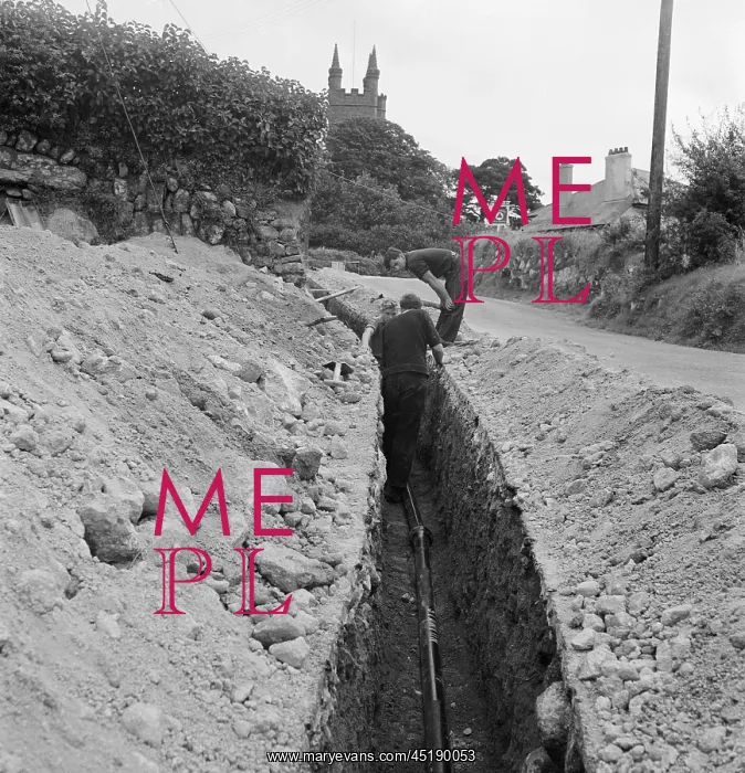 : Digging drains : Digging drains