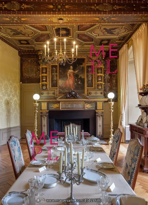 : Dining room, Chateau de Sully-sur-Loire, Loiret, France : Dining room, Chateau de Sully-sur-Loire, Loiret, France