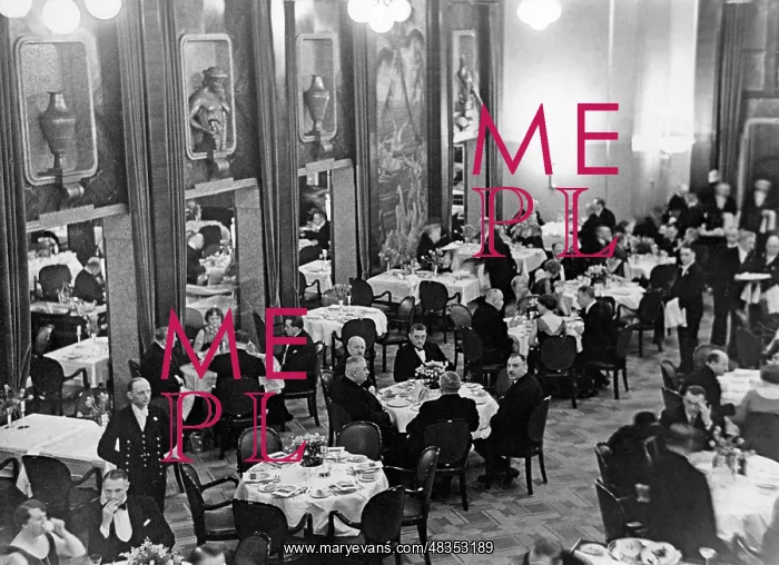 : Dining room of the Europa, around 1935 : Dining room of the Europa, around 1935