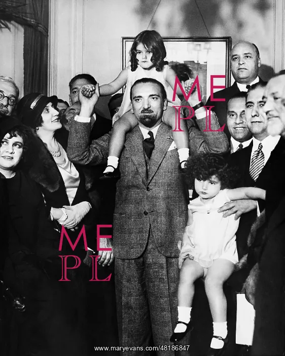 : Dino Grandi with children, 1931 : Dino Grandi with children, 1931