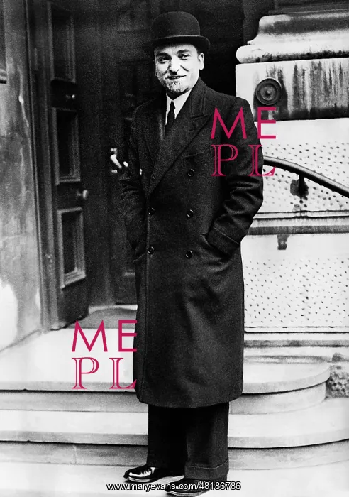 : Dino Grandi in front of the Foreign Office, 1936 : Dino Grandi in front of the Foreign Office, 1936