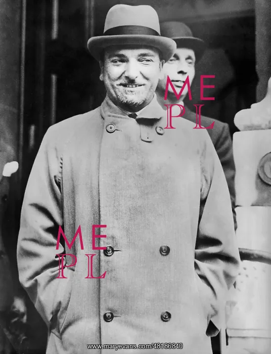 : Dino Grandi in front of the Foreign Office, 1936 : Dino Grandi in front of the Foreign Office, 1936