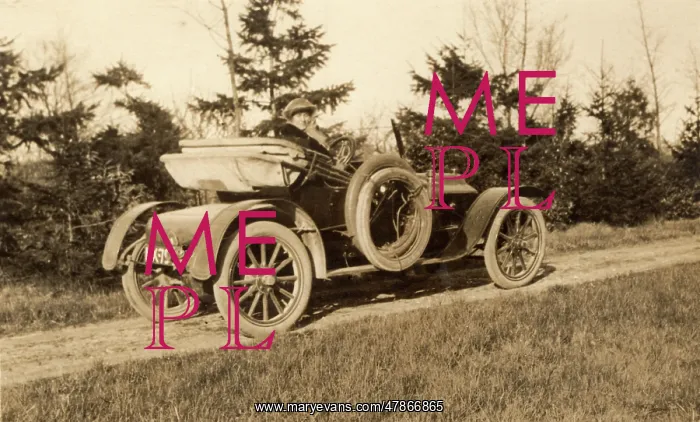 : A De Dion Bouton car : A De Dion Bouton car