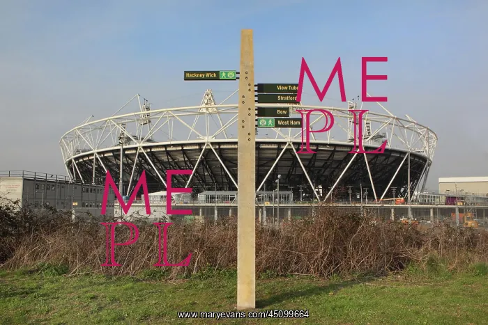 : Directions on the Greenway overlooking the London : Directions on the Greenway overlooking the London
