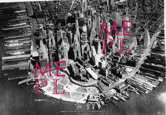 : Dirigibles over New York : Dirigibles over New York