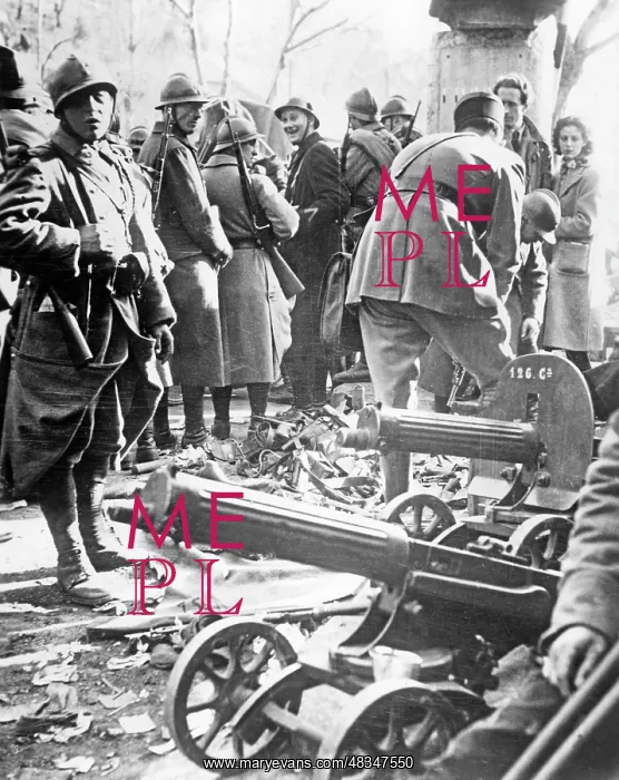 : Disarmament of Republican fighters behind the : Disarmament of Republican fighters behind the