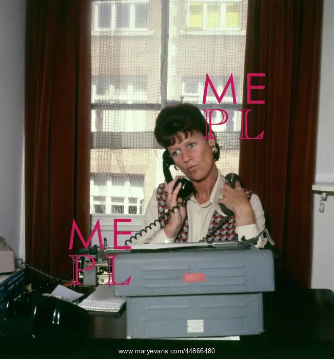 : DISGRUNTLED RECEPTIONIST : DISGRUNTLED RECEPTIONIST