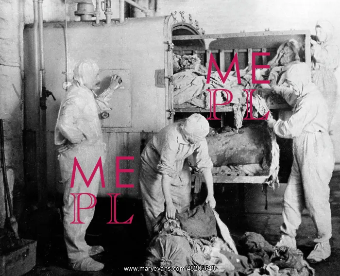 : Disinfecting soft goods during the war, 1918 : Disinfecting soft goods during the war, 1918