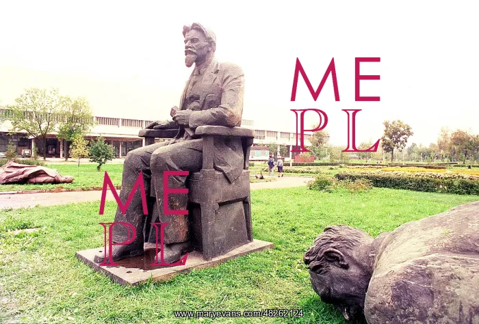 : Dismantled monuments to Dzerzhinsky and Kalinin, 1991 : Dismantled monuments to Dzerzhinsky and Kalinin, 1991