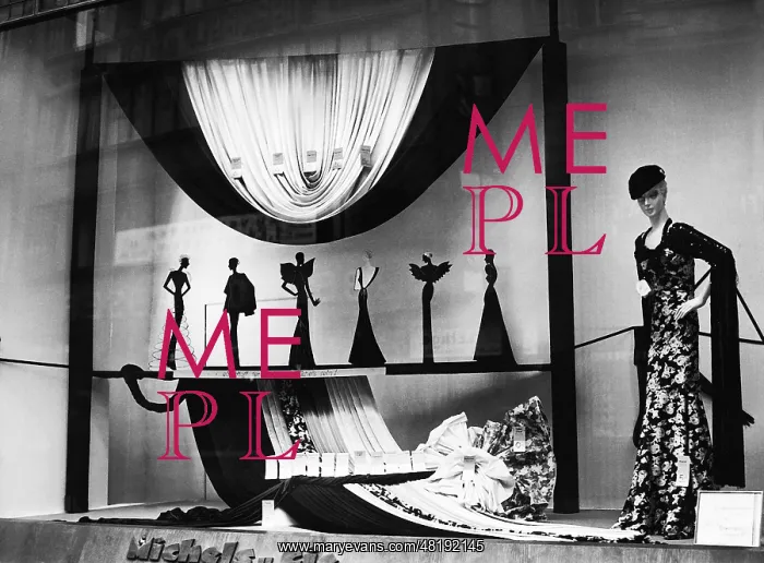: Display window of a fabric business in Berlin, 1934 : Display window of a fabric business in Berlin, 1934