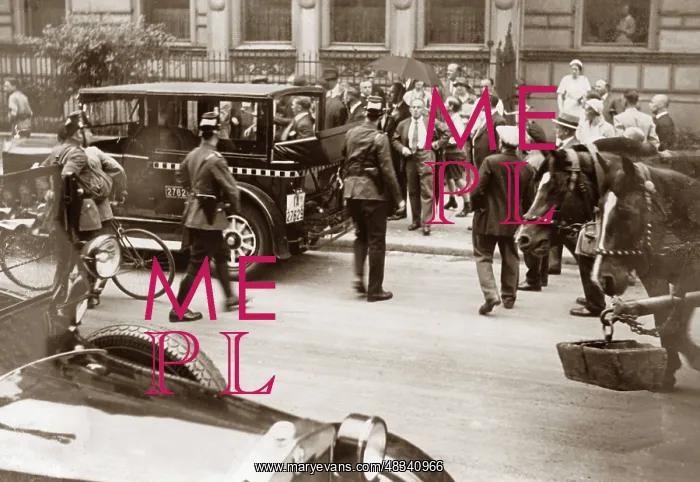 : Dissolution of a Communist demonstration in Berlin, 1932 : Dissolution of a Communist demonstration in Berlin, 1932