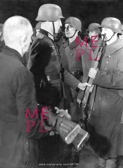 : Distributing weapons after the swearing in, 1945 : Distributing weapons after the swearing in, 1945