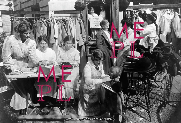 : Distribution of clothes, 1914 : Distribution of clothes, 1914