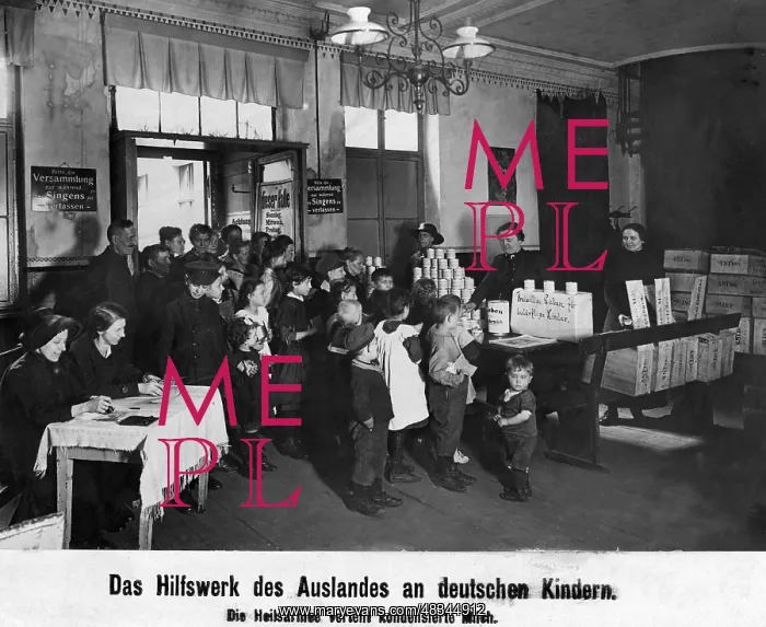 : Distribution of concentrated milk by the Salvation Army : Distribution of concentrated milk by the Salvation Army