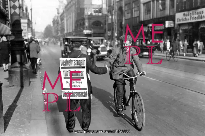 : Distribution of new traffic laws to cyclists, 1929 : Distribution of new traffic laws to cyclists, 1929