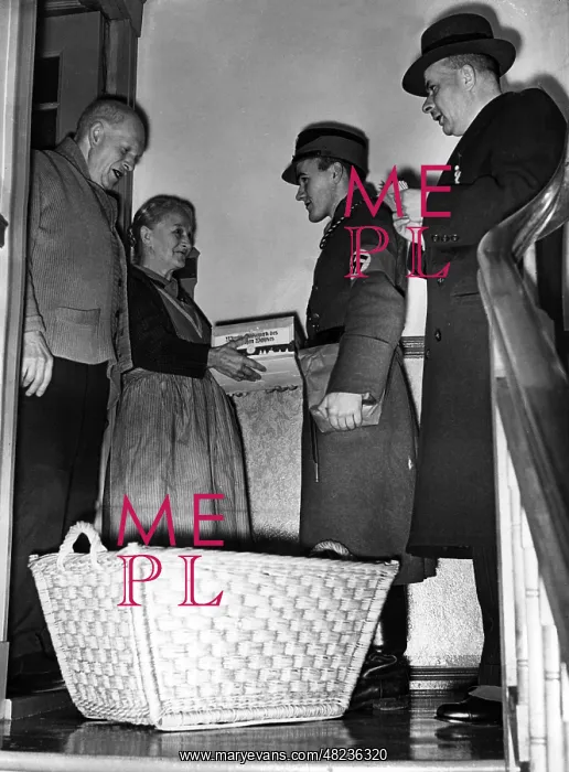 : Distribution of Winter Relief Christmas packages, 1937 : Distribution of Winter Relief Christmas packages, 1937