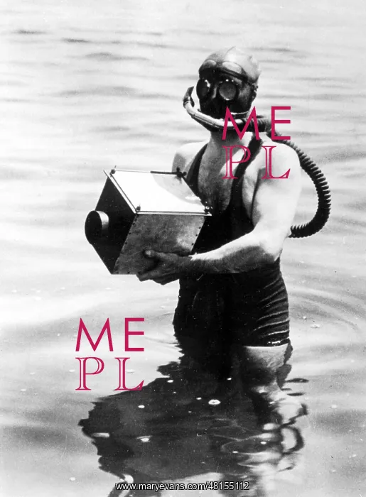 : Diver with underwater camera : Diver with underwater camera