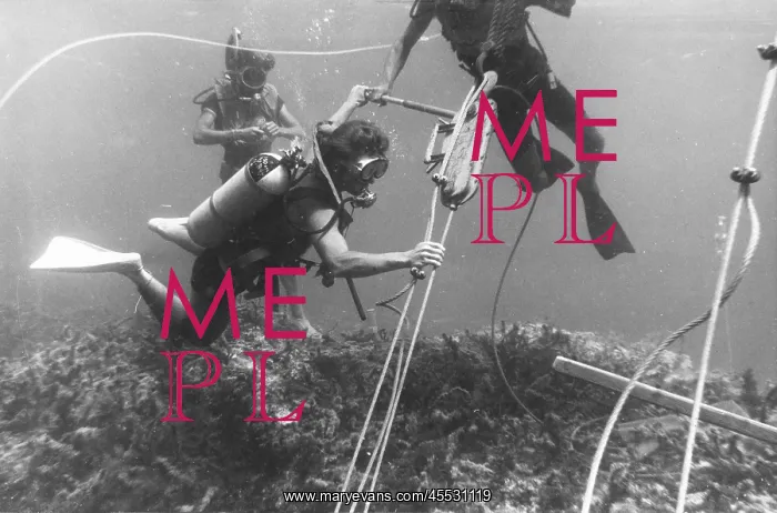 : Divers with underwater house off the coast of Malta : Divers with underwater house off the coast of Malta