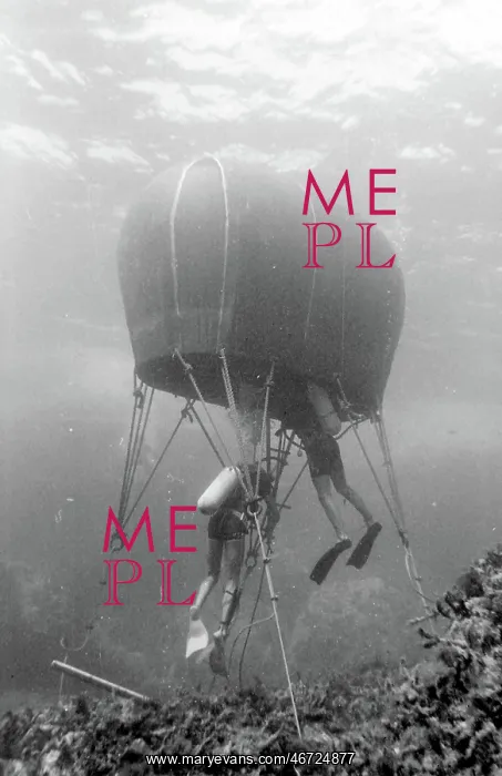 : Divers with underwater house off the coast of Malta : Divers with underwater house off the coast of Malta