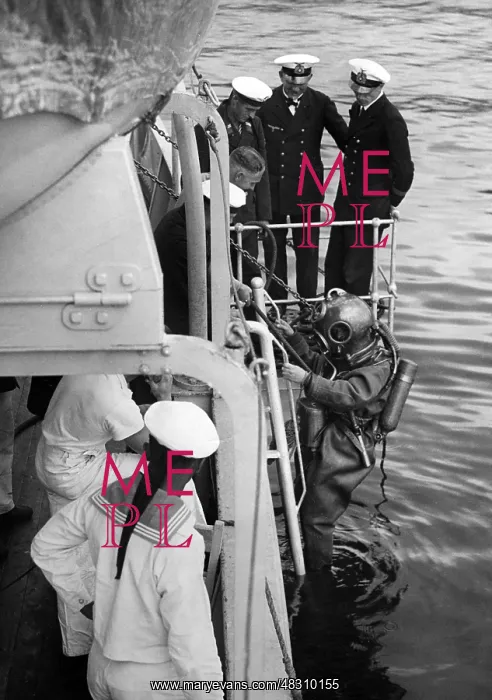 : Diving training at the Kriegsmarine, 1935 : Diving training at the Kriegsmarine, 1935