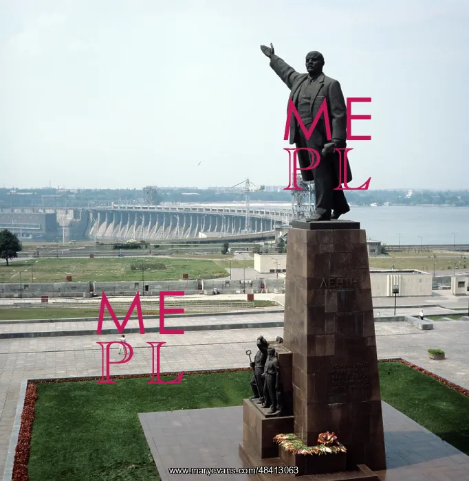 : DneproGES named after V.I.Lenin, 1982 : DneproGES named after V.I.Lenin, 1982
