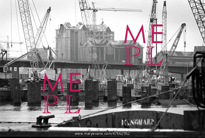: Docklands development, London, England : Docklands development, London, England