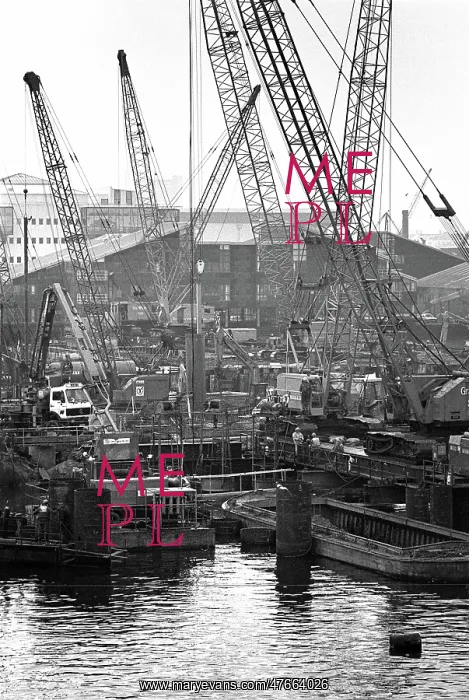 : Docklands development, London, England : Docklands development, London, England