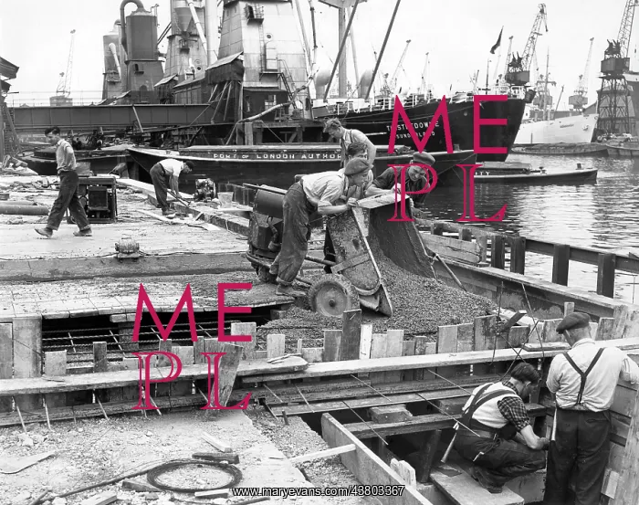 : Dockside scene with vessels and men at work, London : Dockside scene with vessels and men at work, London