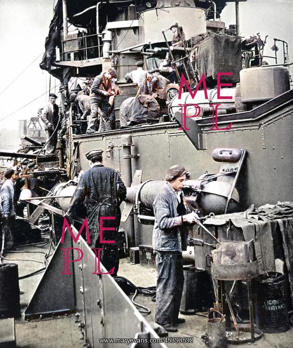 : Dockyard Workers on board HMS Coventry, Second World War : Dockyard Workers on board HMS Coventry, Second World War