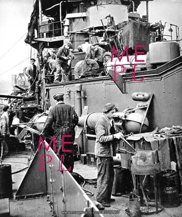 : Dockyard Workers on board HMS Coventry, Second World War : Dockyard Workers on board HMS Coventry, Second World War