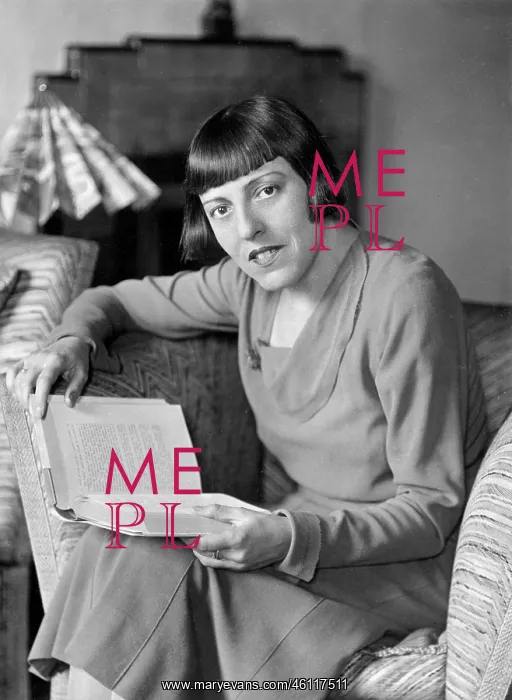 : Dodie Smith : Dodie Smith