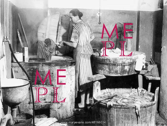 : Doing laundry, historical : Doing laundry, historical